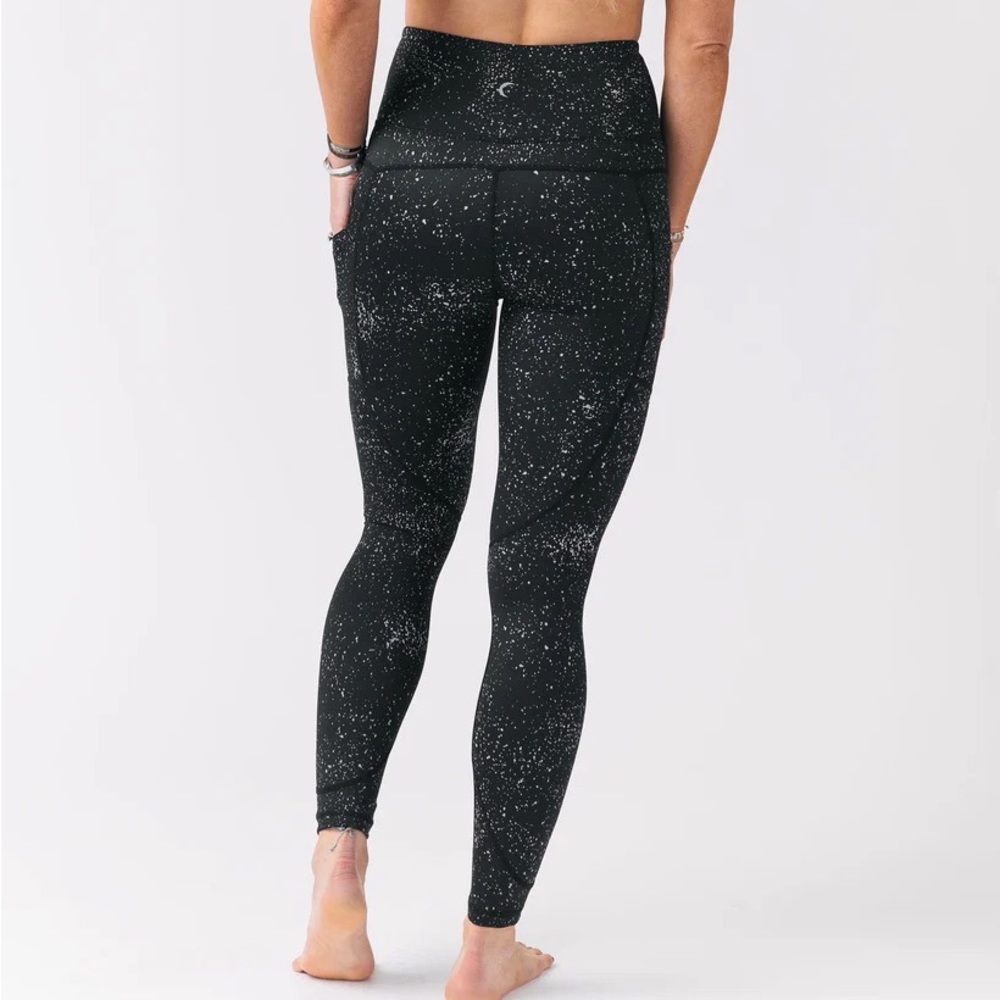 Zyia Reflective Pocket Leggings